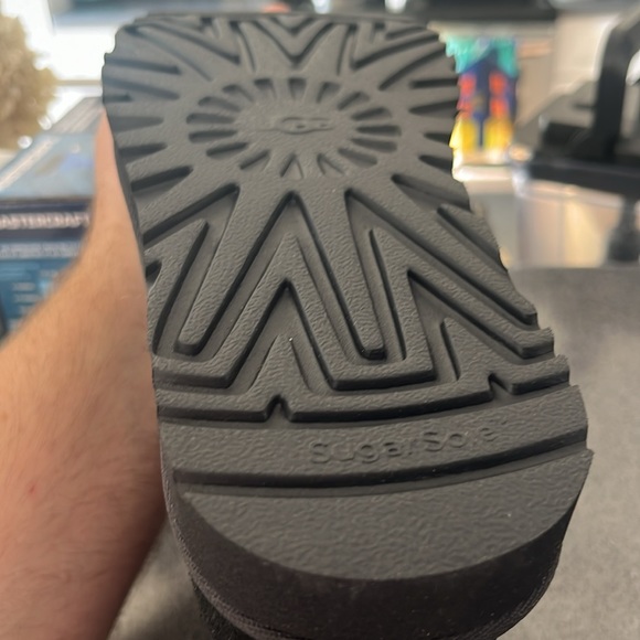 NEW - Ugg Women's Classic II Mini Winter Boots - Picture 6 of 7